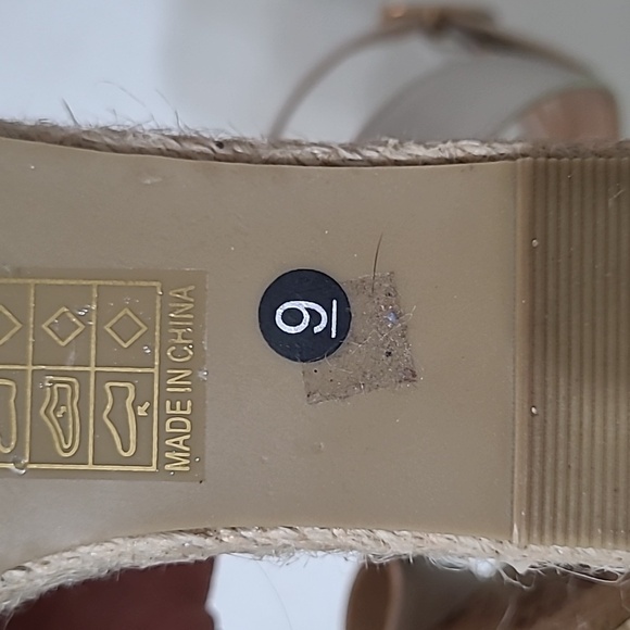 White wedge sandals with ankle strap size 9 - Picture 8 of 10